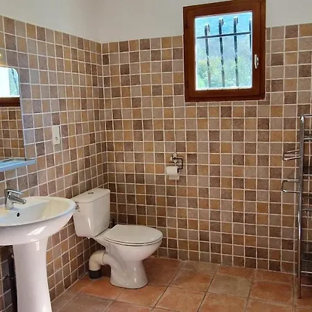 4 Bedroom With Private Pool Within 5 Minute Walk Into וילה *