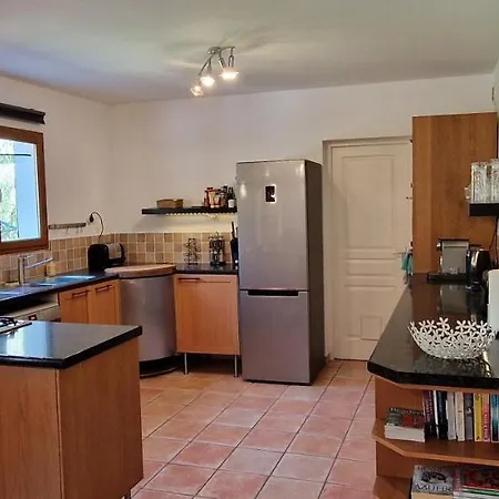 4 Bedroom With Private Pool Within 5 Minute Walk Into Villa Quillan
