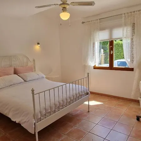 Villa 4 Bedroom With Private Pool Within 5 Minute Walk Into